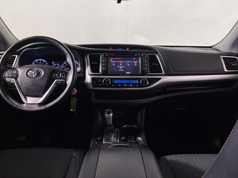 Used 2019 Toyota Highlander Plus FWD image 14