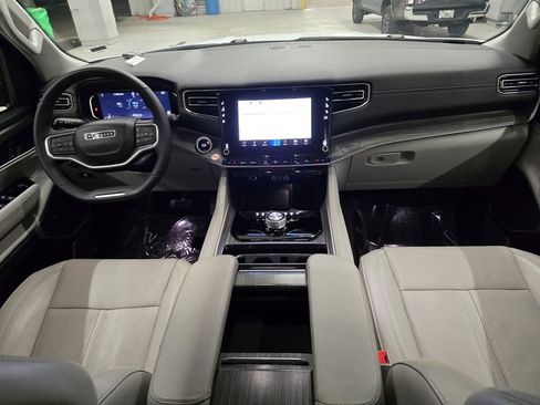 Used 2024 Jeep Wagoneer Series II w/ Flexible Seating Group image 37