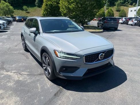 Used 2024 Volvo V60 B5 Cross Country Plus w/ Climate Package AWD/4WD image 3