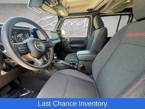 Used 2025 Jeep Wrangler Unlimited Rubicon AWD/4WD image 19