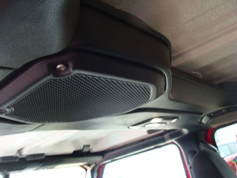 Used 2020 Jeep Wrangler Unlimited Sahara w/ Uconnect 4C Nav & Sound Group AWD/4WD image 18
