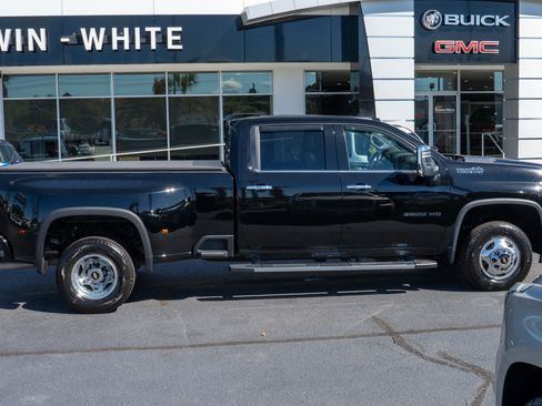Used 2020 Chevrolet Silverado 3500 High Country image 2