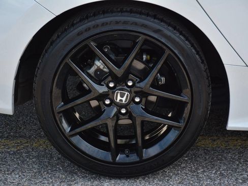 Used 2025 Honda Civic Sport image 32