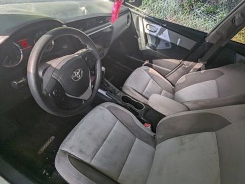 Used 2017 Toyota Corolla LE FWD image 2