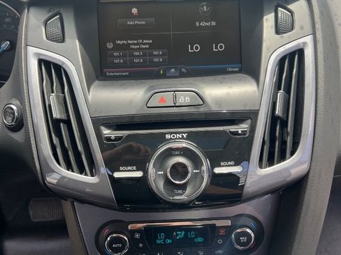 Used 2014 Ford Focus Titanium FWD image 22