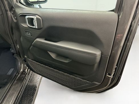 Used 2021 Jeep Wrangler Unlimited Sahara AWD/4WD image 33