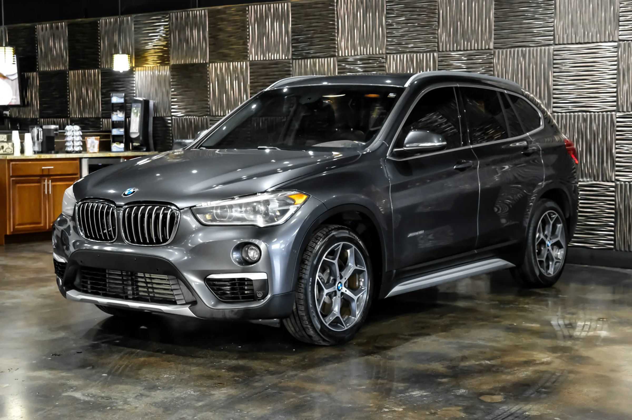 Used 2017 BMW X1 xDrive28i AWD/4WD image 9