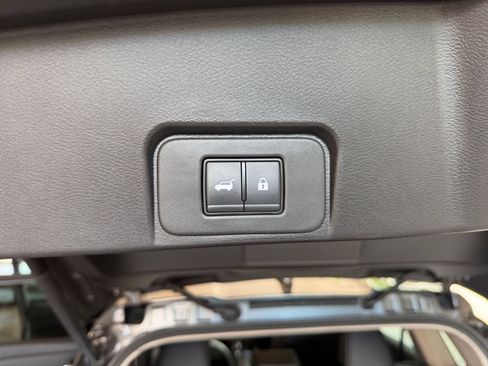 Used 2026 Nissan Rogue SL FWD image 21
