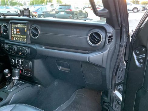 Used 2022 Jeep Wrangler Unlimited Sahara w/ LED Lighting Group AWD/4WD image 18