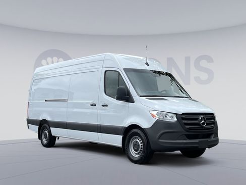 Used 2024 Mercedes-Benz Sprinter 2500 image 8