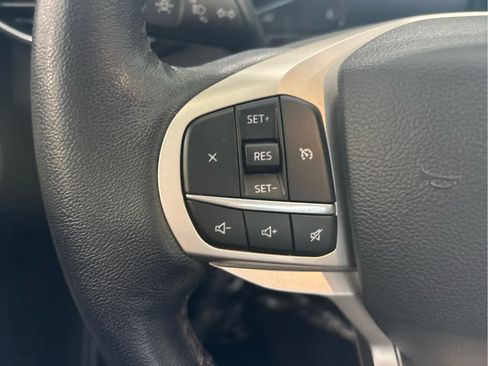 Used 2022 Ford Explorer XLT w/ Equipment Group 202A AWD/4WD image 14