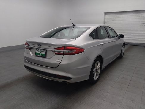 Used 2018 Ford Fusion SE w/ Fusion SE Technology Package FWD image 9
