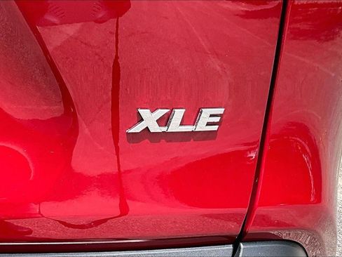 Used 2025 Toyota RAV4 XLE w/ Convenience Package FWD image 21