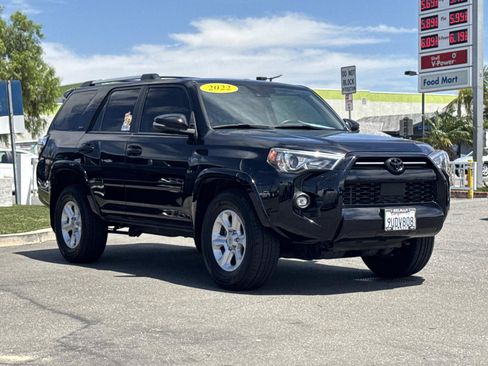 Used 2022 Toyota 4Runner SR5 Premium w/ Moonroof Package RWD image 3
