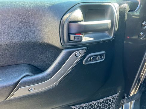 Used 2017 Jeep Wrangler Unlimited Sport w/ Quick Order Package 24S AWD/4WD image 13