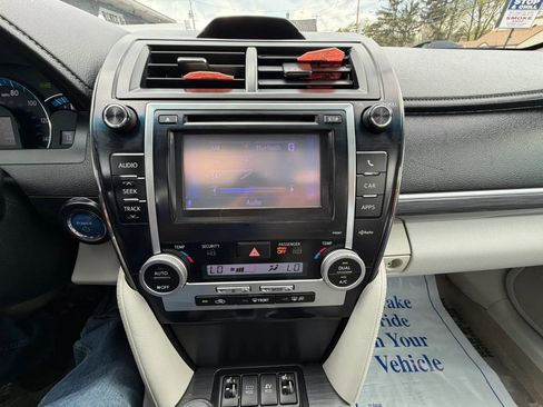 Used 2012 Toyota Camry XLE w/ Leather Pkg FWD image 11