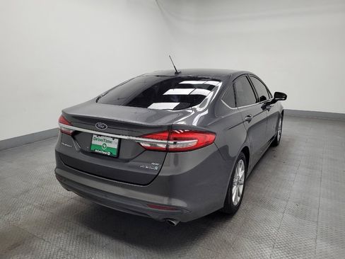 Used 2017 Ford Fusion SE image 9