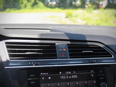 Used 2021 Volkswagen Tiguan SE w/ Panoramic Sunroof Package AWD/4WD image 69