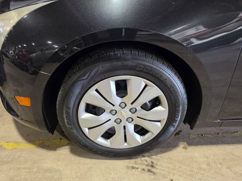 Used 2014 Chevrolet Cruze LS FWD image 3
