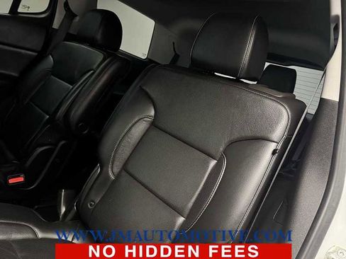 Used 2020 GMC Acadia SLT w/ Driver Alert Package II image 16