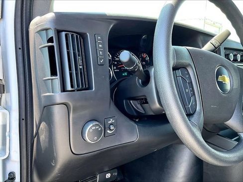 New 2025 Chevrolet Express 2500 w/ Enhanced Convenience Package RWD image 28