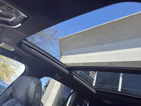 Used 2026 Cadillac Vistiq Sport image 17