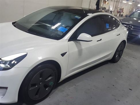 Used 2023 Tesla Model 3 Standard Range RWD image 2