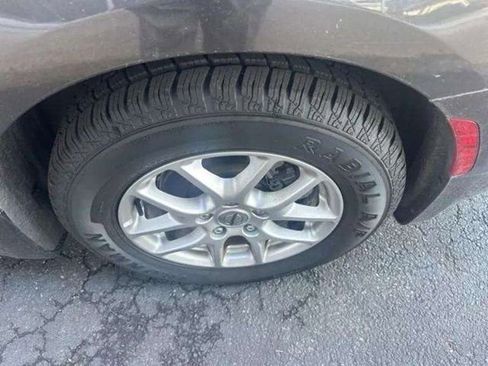 Used 2023 Chrysler Pacifica Touring-L image 20