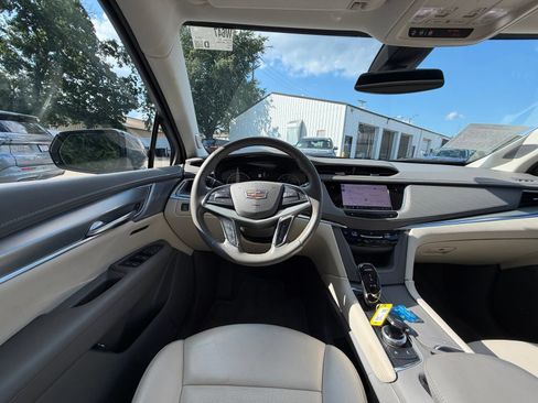 Used 2023 Cadillac XT5 Premium Luxury AWD/4WD image 2