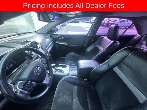 Used 2012 Toyota Camry SE w/ Leather Pkg FWD image 10