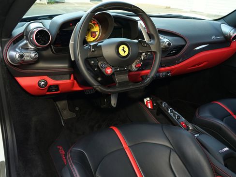 Used 2022 Ferrari F8 Tributo image 10
