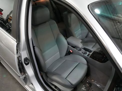 Used 2003 BMW 330i Sedan RWD image 30