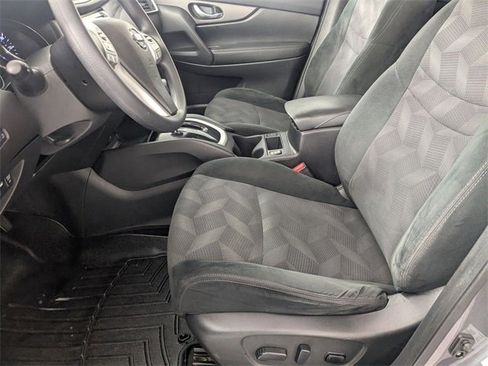 Used 2016 Nissan Rogue SV w/ SV Premium Package image 14