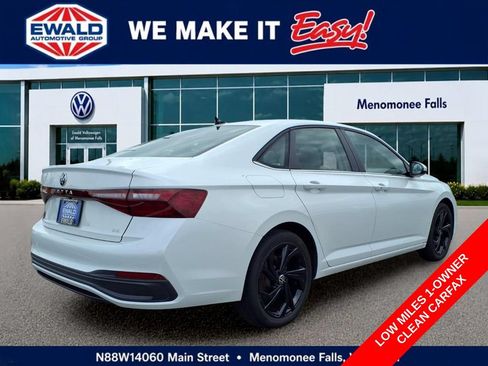Used 2025 Volkswagen Jetta SE w/ Sunroof Package FWD image 7
