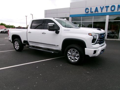 Used 2025 Chevrolet Silverado 2500 High Country w/ High Country Premium Package AWD/4WD image 10