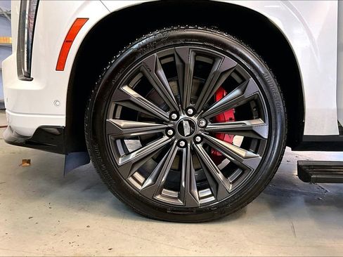 Used 2025 Cadillac Escalade V image 35