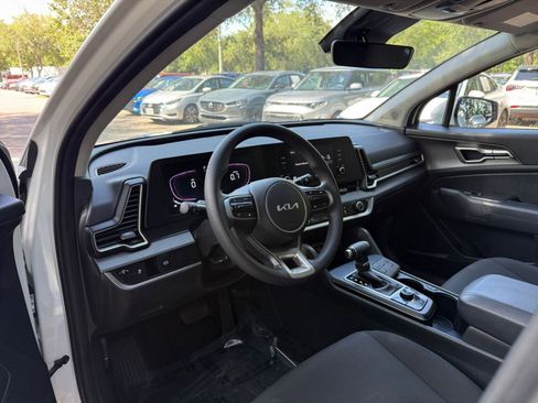 Used 2025 Kia Sportage LX FWD image 32