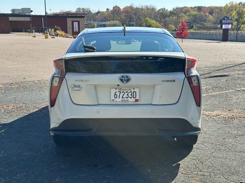 Used 2018 Toyota Prius Four Touring image 3