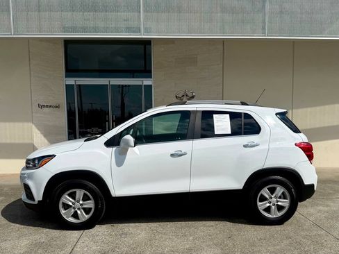 Used 2019 Chevrolet Trax LT w/ LT Convenience Package AWD/4WD image 2