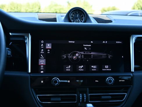 Used 2024 Porsche Macan image 15