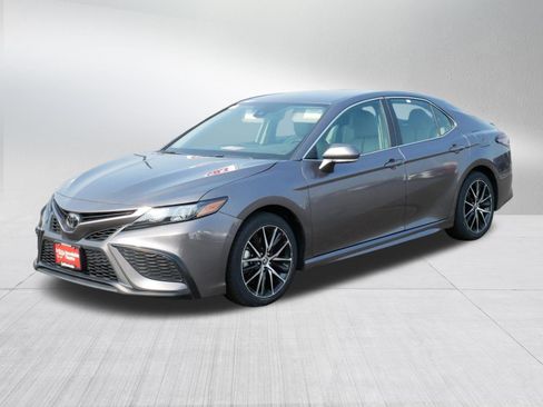 Certified 2024 Toyota Camry SE w/ Blackout Package (TMS) AWD/4WD image 3