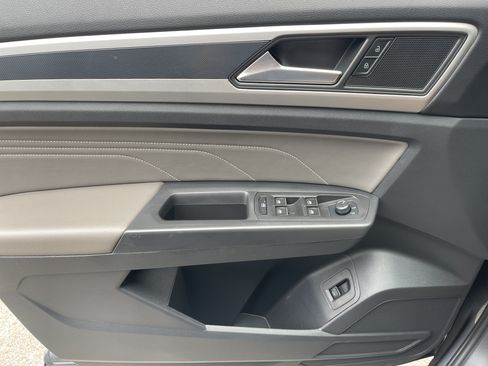 Certified 2023 Volkswagen Atlas SEL R-Line AWD/4WD image 9