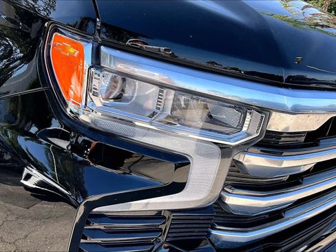 Used 2024 Chevrolet Silverado 1500 High Country w/ High Country Premium Package AWD/4WD image 28
