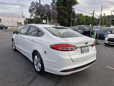 Used 2018 Ford Fusion SE w/ Equipment Group 602A FWD image 4