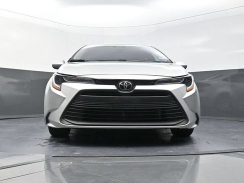 Used 2025 Toyota Corolla LE FWD image 32