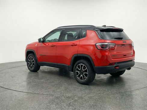 Used 2025 Jeep Compass Trailhawk AWD/4WD image 6