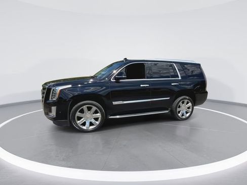 Used 2018 Cadillac Escalade Luxury AWD/4WD image 5