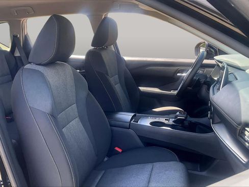 Used 2025 Nissan Rogue SV FWD image 9