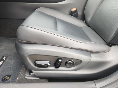 Certified 2025 Lexus UX 300h FWD image 29