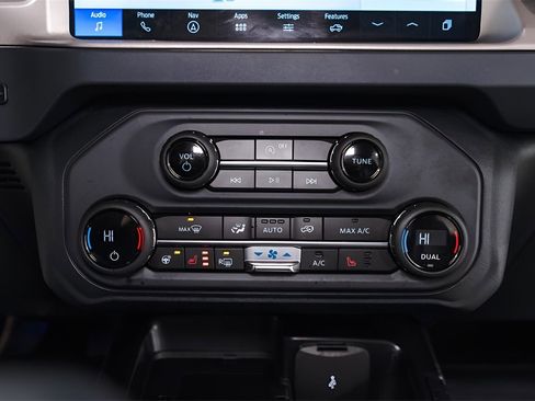 Used 2025 Ford Bronco Outer Banks image 15